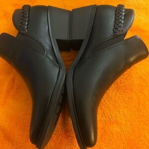 BareTraps Black Ankle Booties NEW